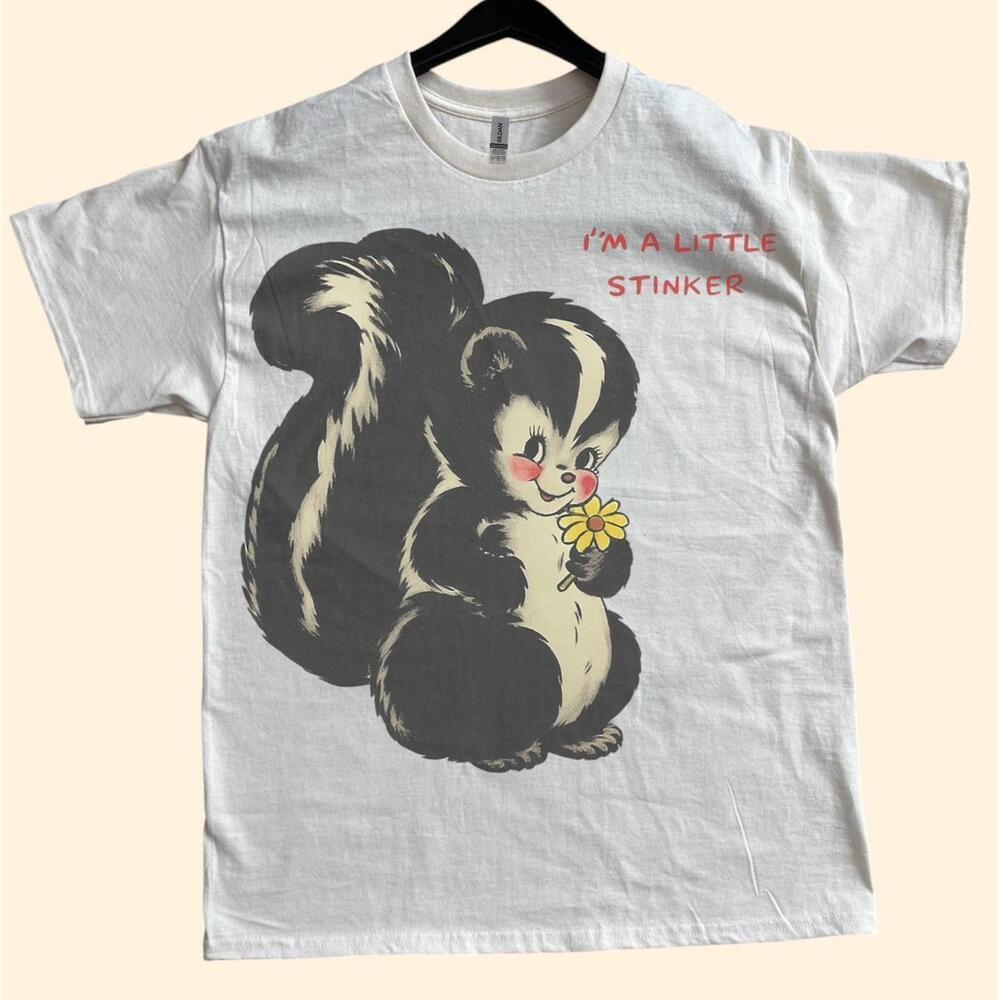 Funny 70S Graphic Tee With A Cute Skunk Design Vibes